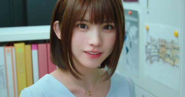 えなこ、オフィスカジュアル姿を披露「新鮮」「派手なコスプレ衣装より…」