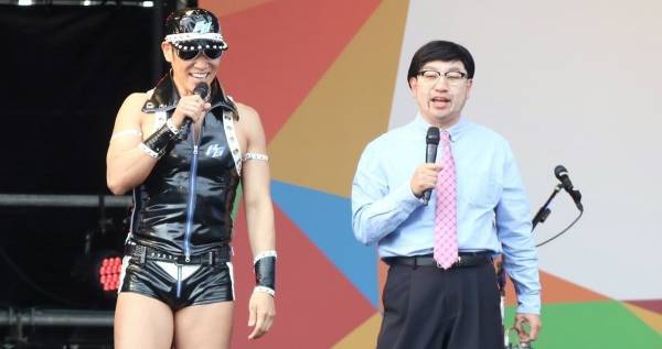 レイザーラモンRG、おいでやす小田に扮しMC　本物を否定「偽物やぞー!」