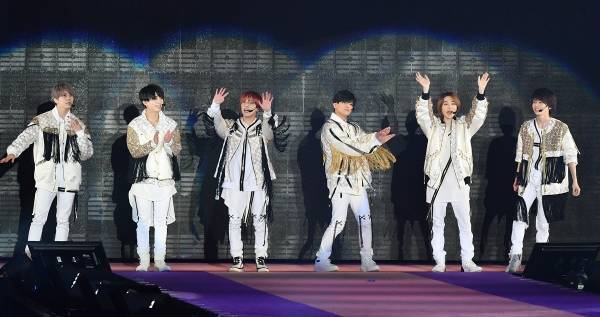 7 MEN 侍、GirlsAwardサプライズ登場に会場沸く! 嵐・キンプリ楽曲カバー