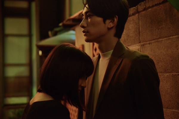 町田啓太に森マリアが寄りかかり…気になる2人のカット一挙公開