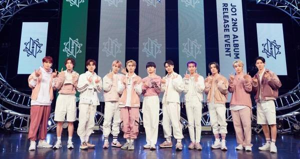 JO1、初のアリーナツアー開催決定! サプライズ発表にメンバー歓喜