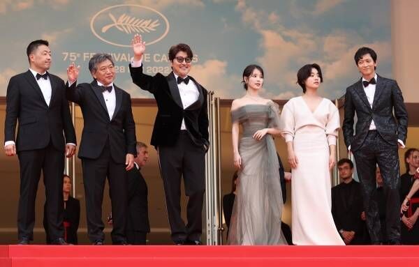 是枝裕和監督、カンヌ映画祭レッドカーペットに登場「納得ができる作品で帰ってこられてうれしい」