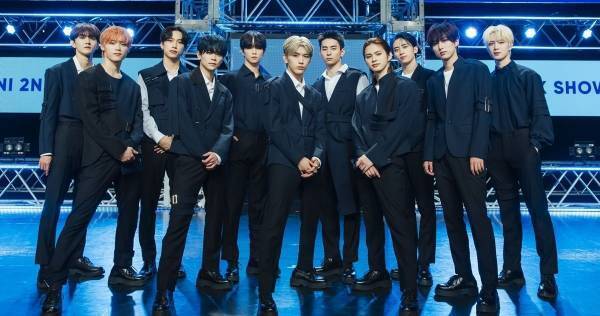 INI、ファン500人の前で4曲パフォーマンス「熱気が伝わって楽しい」