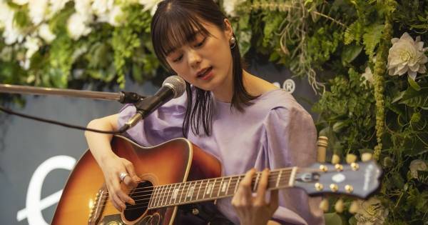 紺野彩夏、お披露目ライブで井上苑子とセッション「最後まで見届けて」