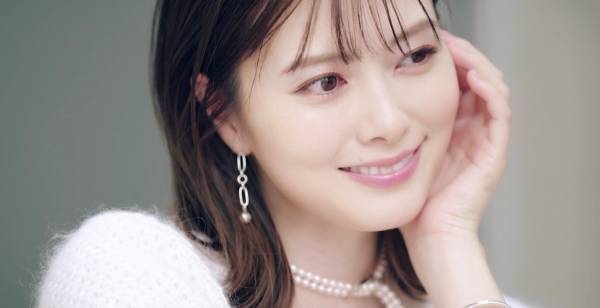 白石麻衣、MIKIMOTOのパールと過ごす1日に密着　アイドル時代のライブも回顧