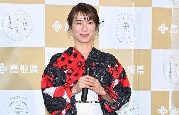 内山理名、美肌の秘けつを明かす「クリアな状態でいることが大事」