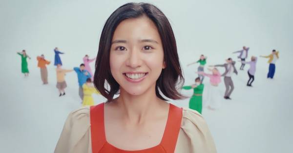 黒島結菜、ミュージカル風の新CMでダンス披露「あまり得意ではないので…」