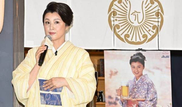 藤原紀香、28年前のポスターに照れ笑い「かなりおぼこい感じがしますね」