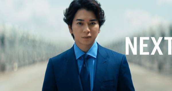 松本潤、ワイシャツ下から佐川急便の制服チラリ…プレゼンター役で登場