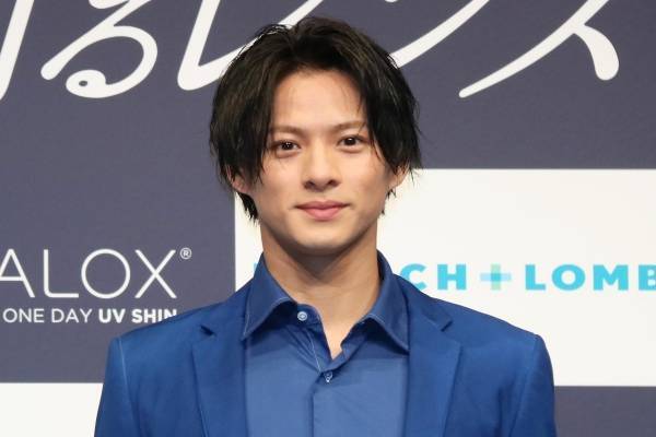 キンプリ平野紫耀、“力強い目”褒められ照れ笑い「いつかは目だけで女性を虜に」