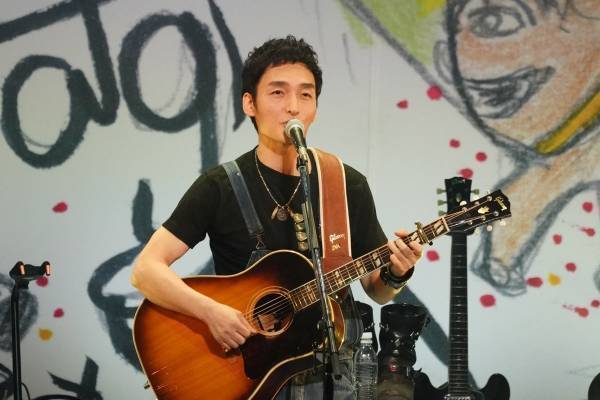 草なぎ剛、3年ぶり“はっぴょう会”で幸せ実感「ギター好きになってよかった」