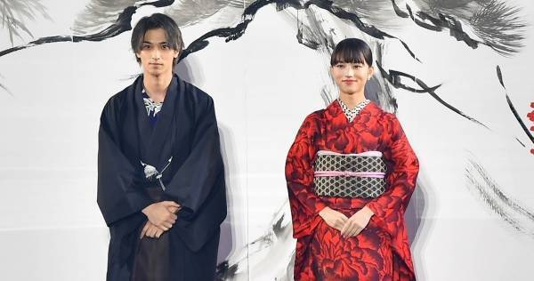 横浜流星、袴姿でTGC登場に黄色い悲鳴　水墨画のライブパフォーマンス「すべての魂を込めた」