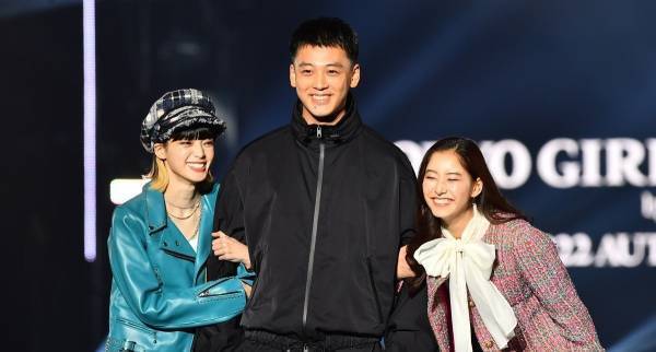 平手友梨奈、新木優子と竹内涼真を奪い合う!?『六本木クラス』出演者でTGC仲良しランウェイ