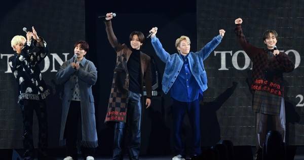 コムドット、初の冠番組決定! TGCでのサプライズ発表に会場沸く