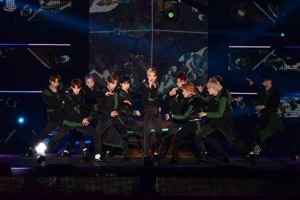 JO1、ガルアワ初出演で大トリ　炎も吹き上がる大迫力のステージにファン歓喜