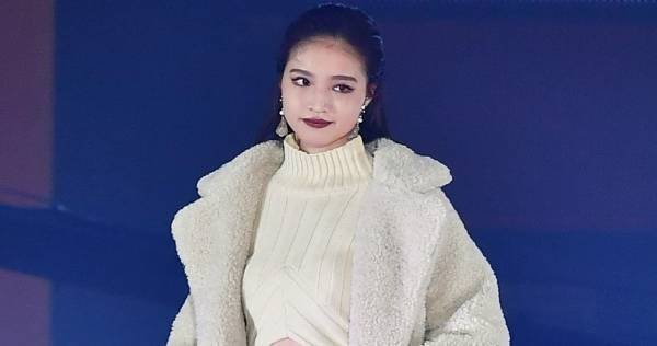 コムドットやまとの妹・せいら、深スリットで美脚披露　ウエストもチラリ