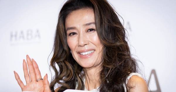 萬田久子、純白衣装で抜群のスタイル披露　美の秘訣も語る「腹八分目と言いますが…」