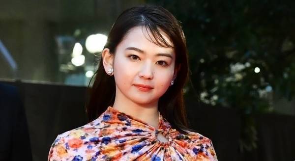 山田杏奈、花柄ドレスでTIFFレッドカーペット登場　主演作上映「うれしい」