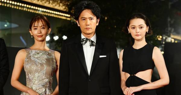 稲垣吾郎「とても感激」 TIFFレッドカーペットに中村ゆり・玉城ティナらと登場