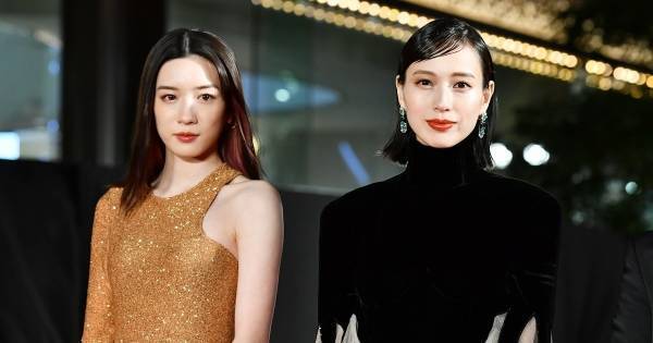 戸田恵梨香、ロングドレスで存在感　永野芽郁とレッドカーペットで美の共演