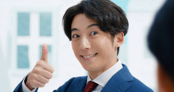 高橋一生、損害保険ジャパン新CMの注目ポイントは「ハモって歌うシーン」