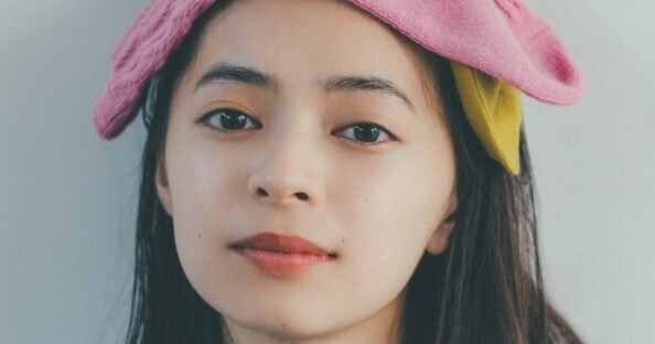 上國料萌衣、ピュアな表情のスナップ風ビジュアル「ぜひチェックして」