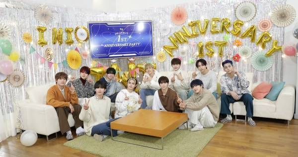 INI、デビュー1周年で生配信　日本武道館公演サプライズ発表に大興奮「すごい!」