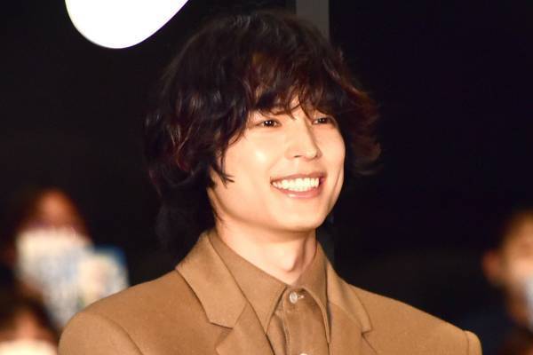 松村北斗、『すずめの戸締まり』で“椅子”の芝居「不思議で魅力的」新海誠監督も絶賛