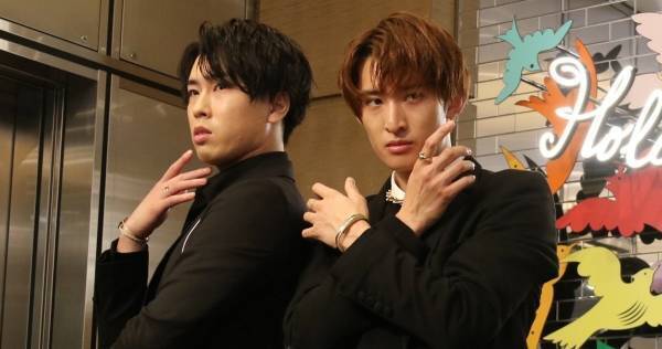 Snow Man宮舘涼太＆向井康二、カメラに向かって自らポーズ連発! 阿部亮平が退場促す