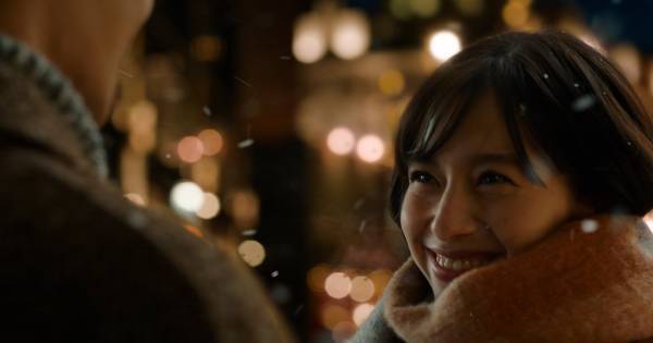 中条あやみ、“幼馴染”の佐野勇斗と待ち合わせ　「午後の紅茶」新CM