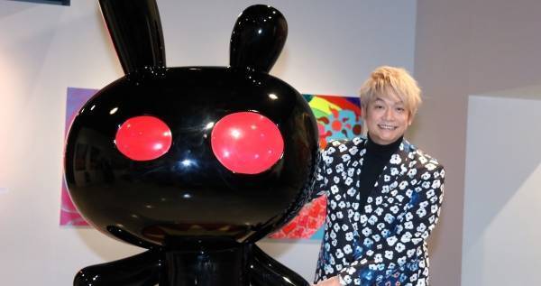 香取慎吾、“くろうさぎ”との出会い語る「始まりは闇の部分」 3年ぶり個展で立体化