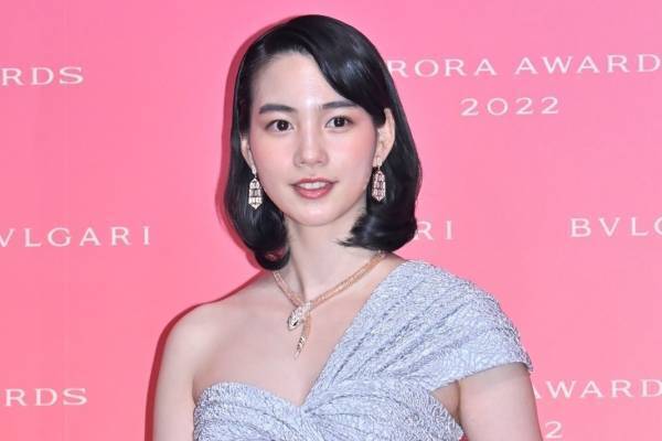 のん、肩出しドレスで美貌放つ　ジュエリー身に着け「強くなったような気持ち」