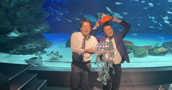 男性ブランコ、閉館後の水族館でコントライブ開催 「癒やされた」と反響