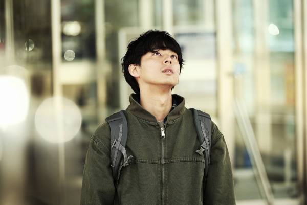 藤ヶ谷太輔、逃げ続ける…大澤誉志幸の伝説の楽曲が新たなアレンジで特別映像