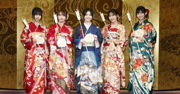乃木坂46伊藤理々杏ら、乃木神社で晴れ着姿「本当に嬉しいです!」