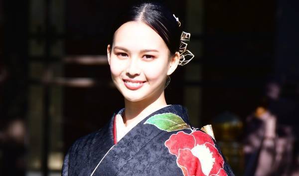 河野景子の次女・白河れいが芸能界デビュー「世界で活躍できるように!」