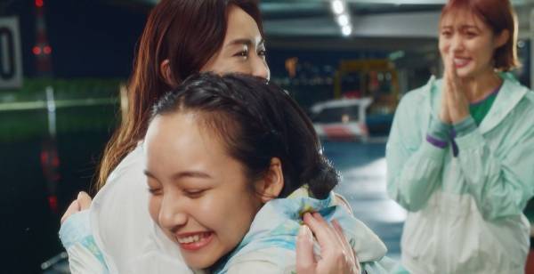 山之内すず、長谷川京子とハグで美しさに興奮　おでこ褒められ「一生大事にします!」