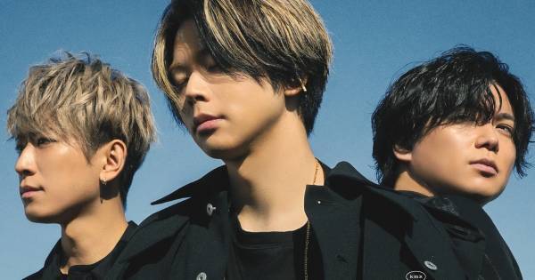 NEWS、初のEPジャケット写真公開　青空を背景に3人が異なる表情見せる