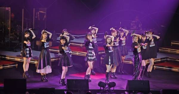 つばきファクトリー、6周年記念ライブ開催! 念願のバンド編成に浅倉樹々「夢が叶った」