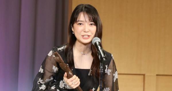 上白石萌音、史上最年少で「読売演劇大賞」最優秀女優賞受賞「一つ一つの出会いに心から感謝」