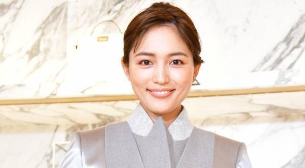 川口春奈「圧倒されました」と歴史的建造物・イタリア文明宮に感動