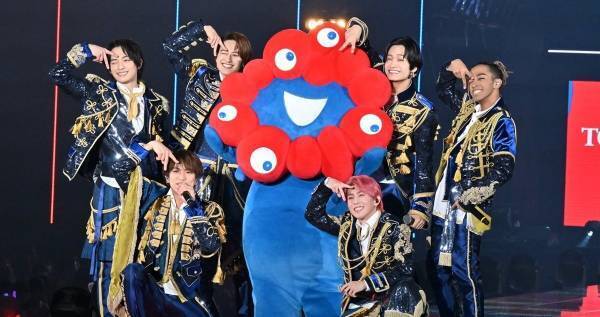 Aぇ! group、TGCシークレット出演に大歓声! ミャクミャクと“即興漫才”も