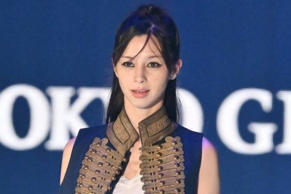 中条あやみ、美脚ちらり　TGCトップバッターで美貌放つ