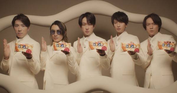 関ジャニ∞、全身“バニラ色”スーツでセクシーポーズ「個性が出せた」