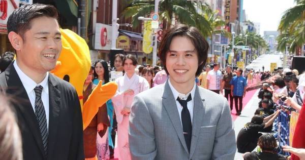 細田佳央太、人生初沖縄で「気温の高さにびっくりしています(笑)」 映画祭に参加
