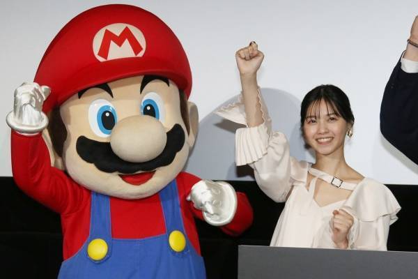 西野七瀬、胸元ざっくりワンピで登場　映画『スーパーマリオ』に「興奮しっぱなし」