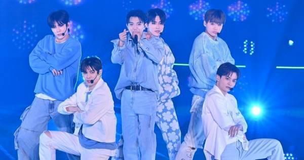 JO1＆INIの弟分DXTEEN、ガルアワで全力パフォ　初々しいトークも「広くて音が響く!」