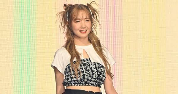 AKB48本田仁美、ウエスト見せコーデでランウェイ 「KCON×TGC」登場に会場沸く