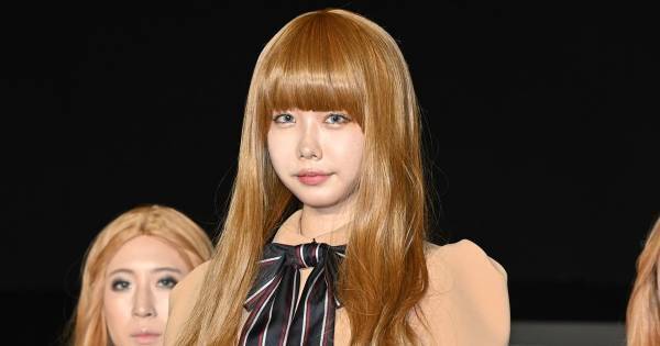 あの、ブロンドヘア姿でイベント登場　普段の黒髪ボブは「飽きました」