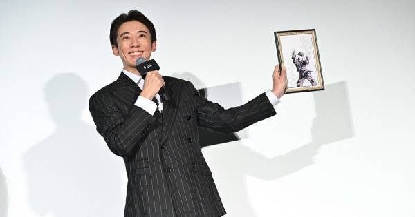 高橋一生に贈られた『岸辺露伴』複製原画、イラストカードで入場者特典に